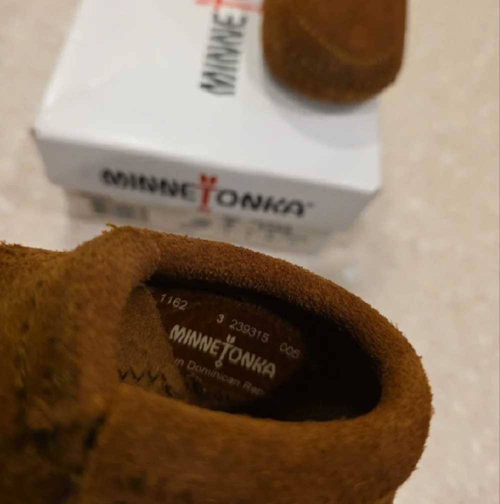 INFANTS Minnetonka Baby Tan Suede Fringe Moccasins